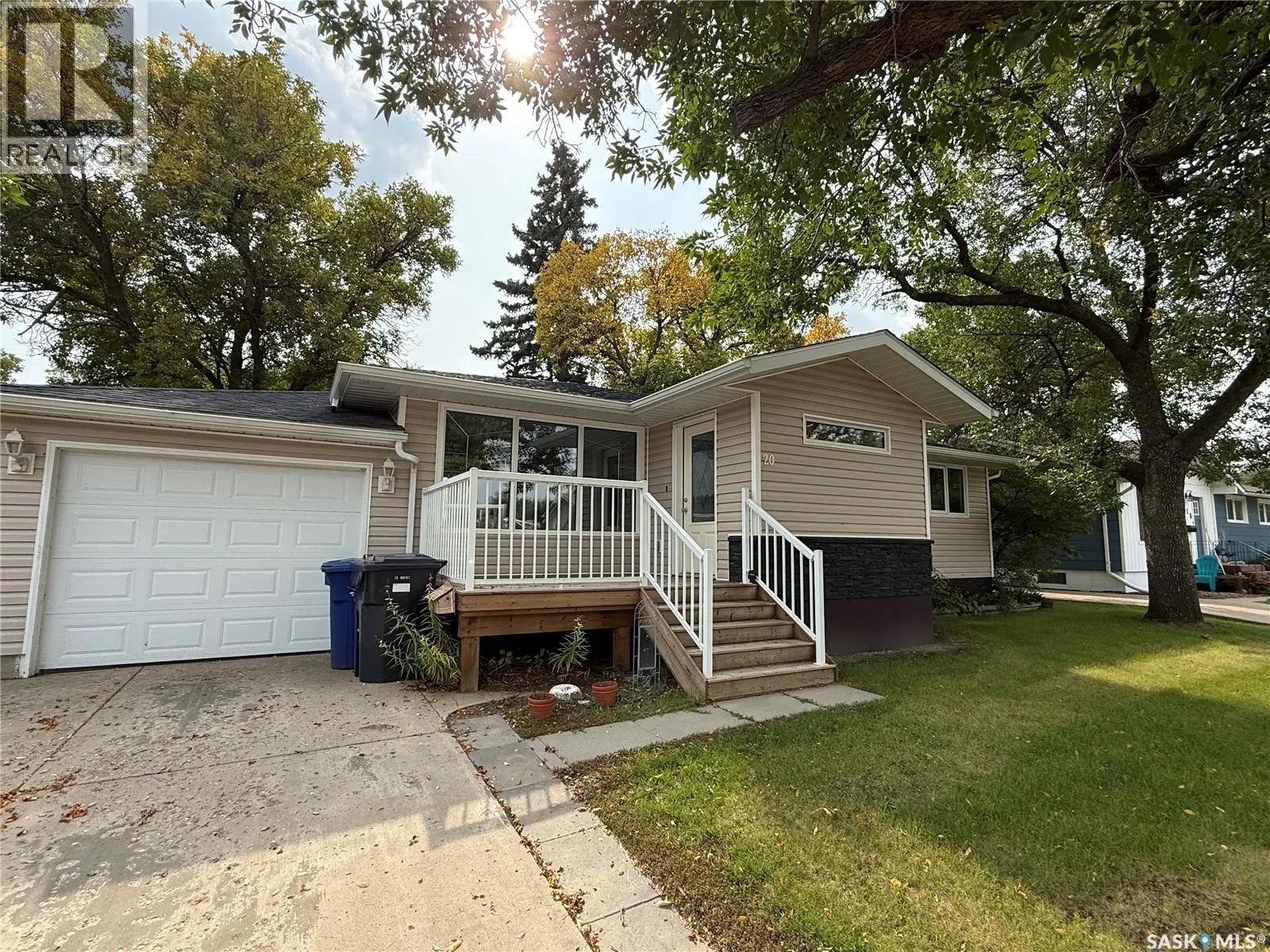 House for rent: 20 Scott Crescent, Weyburn, Saskatchewan S4H 1T6