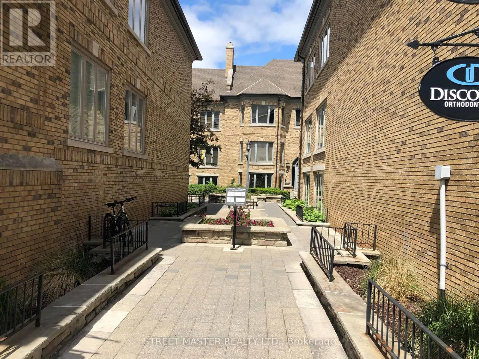 Offices for rent: 200 - 1a Conestoga Drive, Brampton, Ontario L6Z 4N5