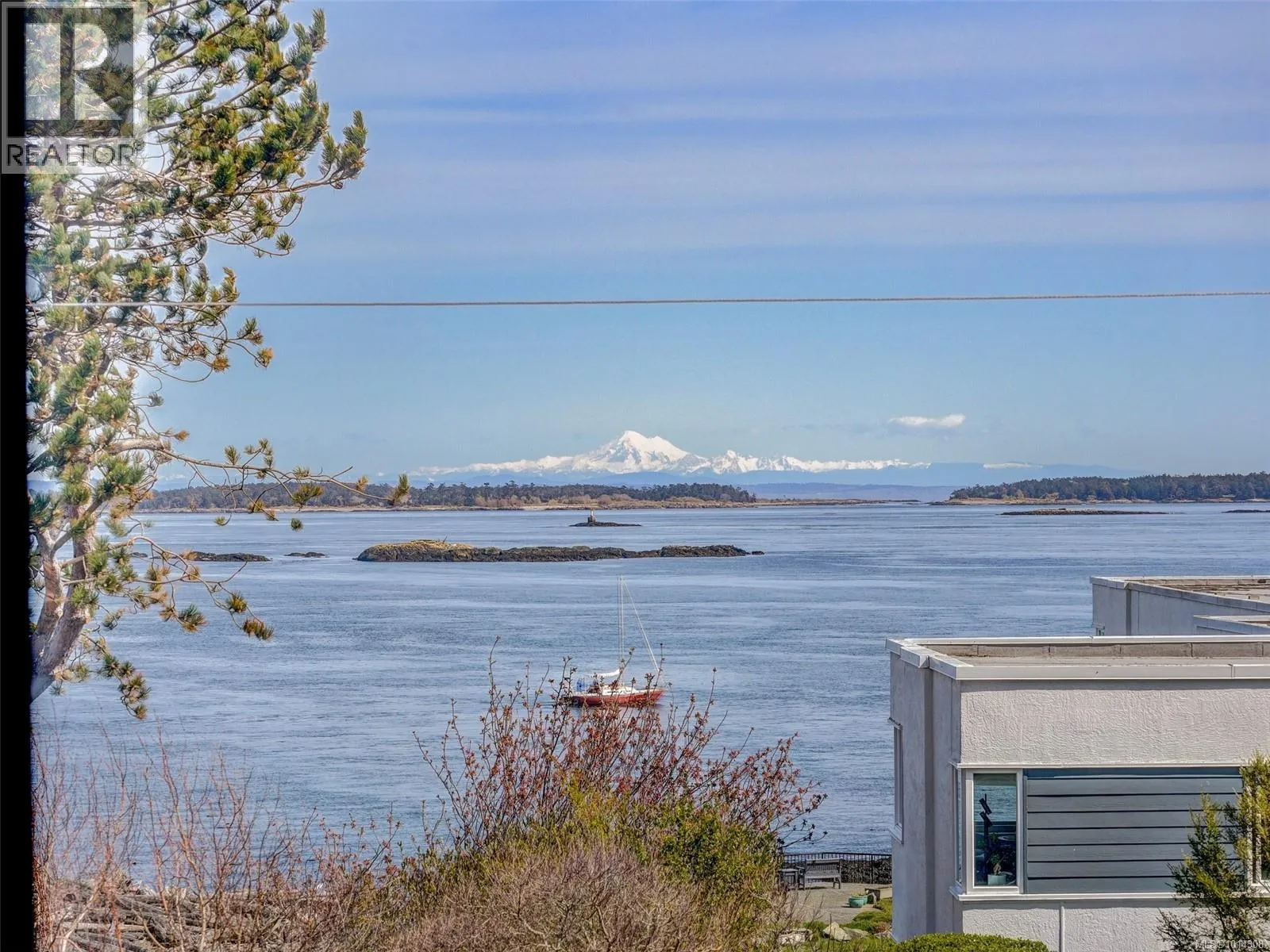 Apartment for rent: 200 2747 Satellite St, Oak Bay, British Columbia V8S 5G7