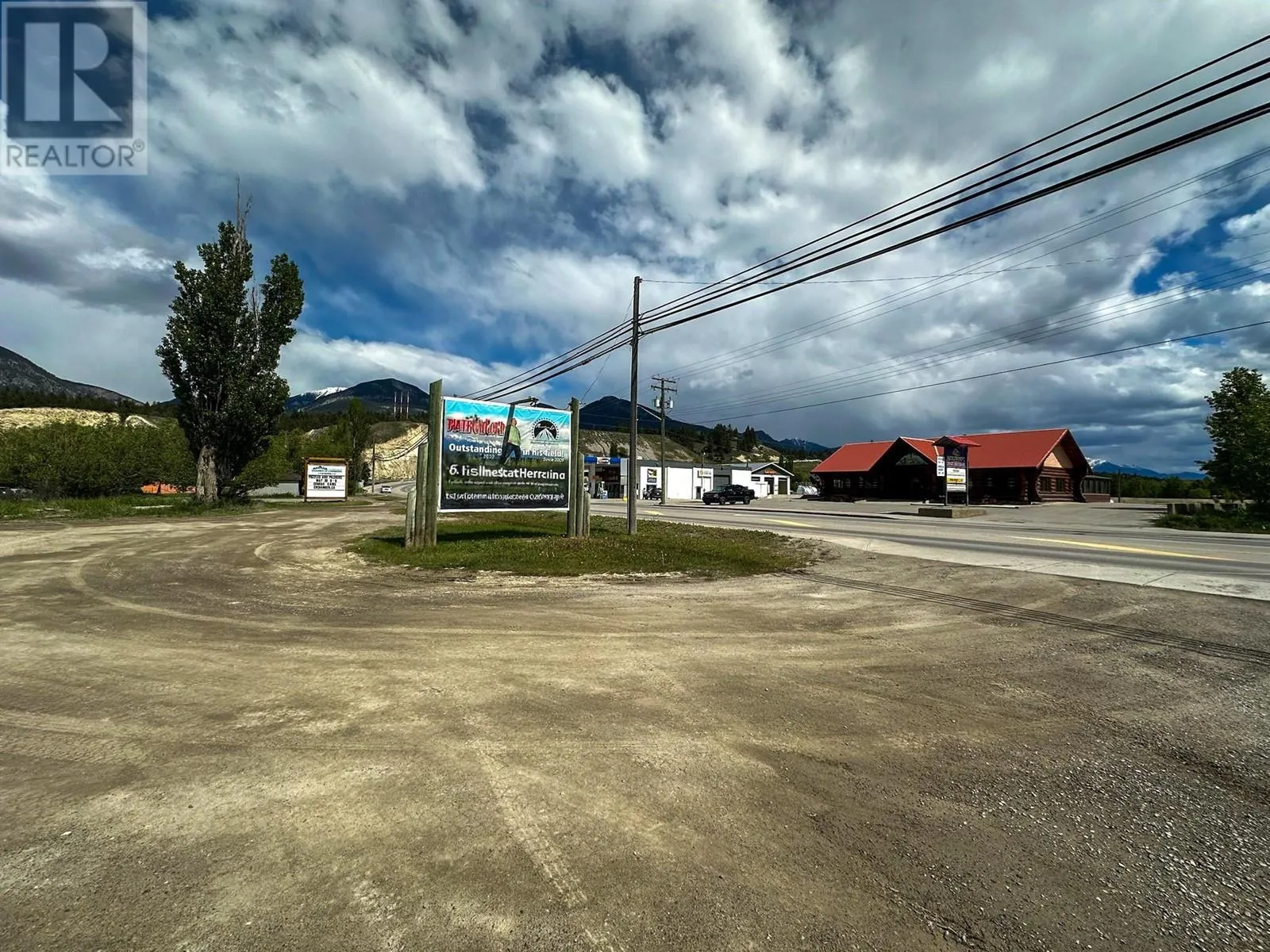 Other for rent: 200 2nd Avenue, Invermere, British Columbia V0A 1K7