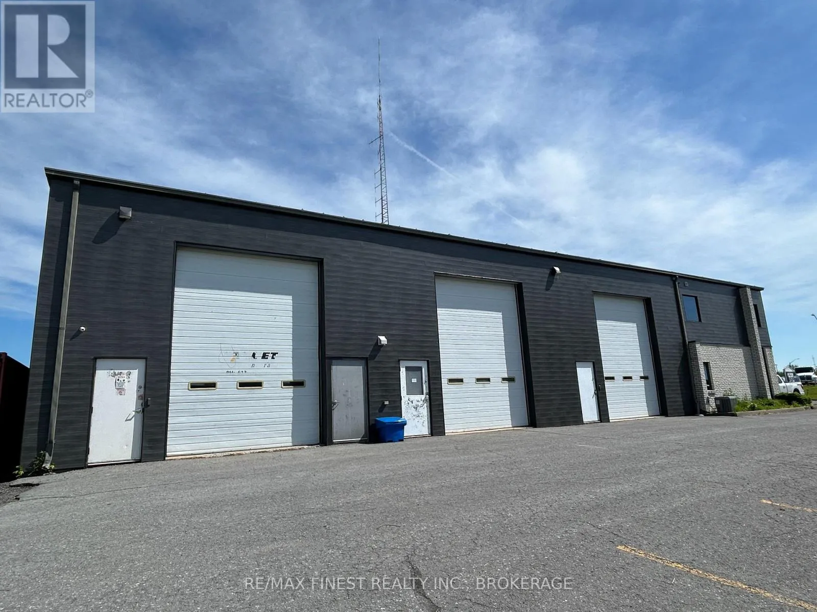 Warehouse for rent: 200 Binnington Court W, Kingston, Ontario K7M 8R6