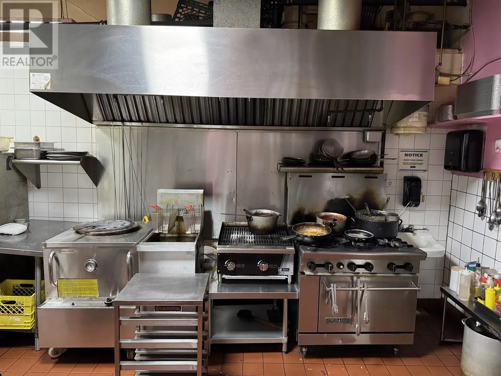 200 Confidentil, New Westminster, British Columbia V0V 0V0