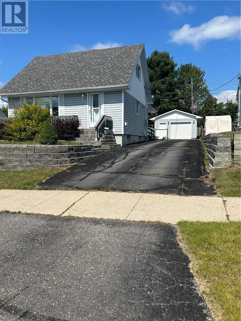 House for rent: 200 Hillside Drive S, Elliot Lake, Ontario P3A 1N5