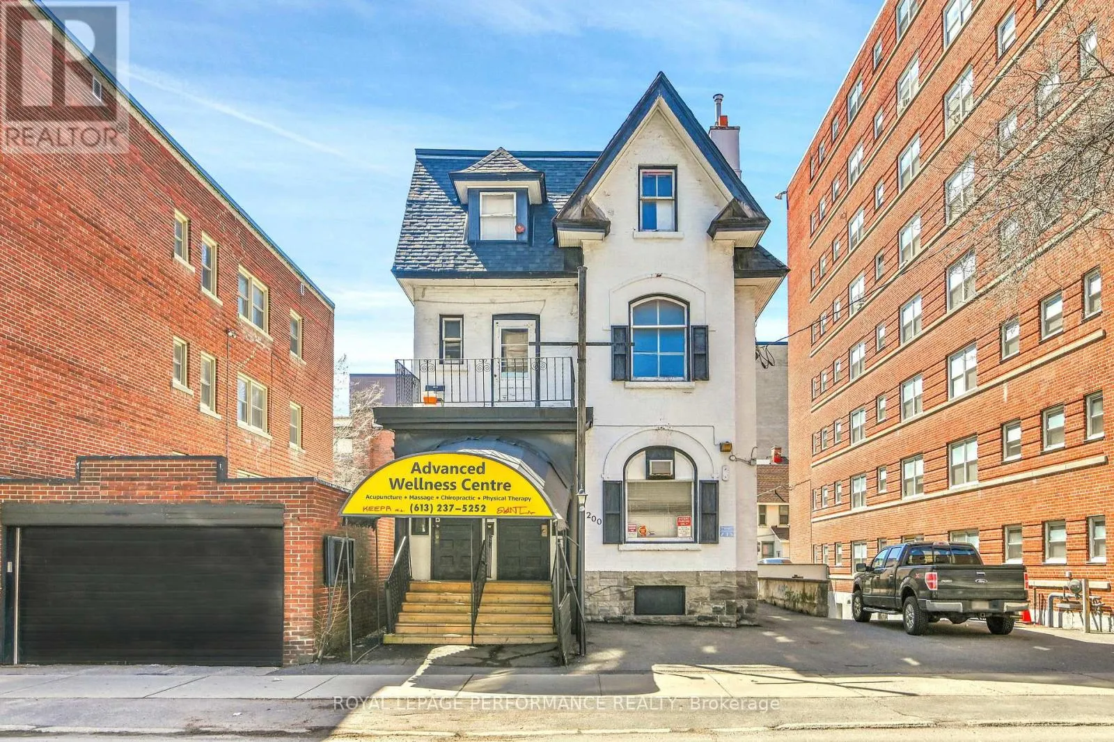 200 Metcalfe Street, Ottawa, Ontario K2P 1P7