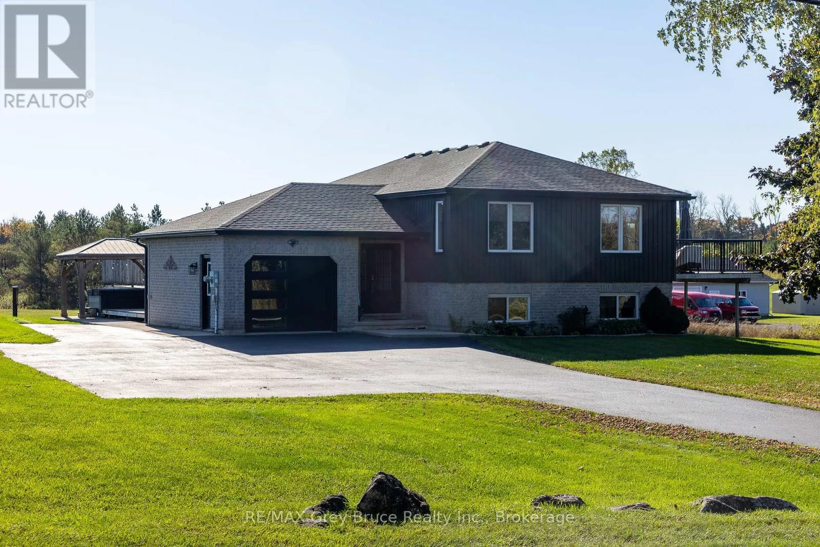 House for rent: 200050 10 Side Road, Georgian Bluffs, Ontario N0H 2K0