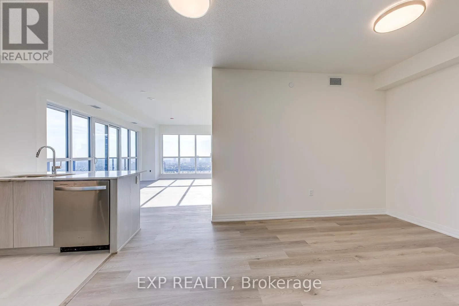 Apartment for rent: 2001 - 15 Watergarden Drive, Mississauga, Ontario L5R 0H4