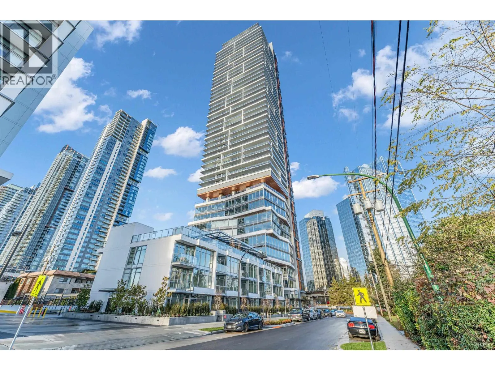 Apartment for rent: 2001 6511 Sussex Avenue, Burnaby, British Columbia V5H 0K5