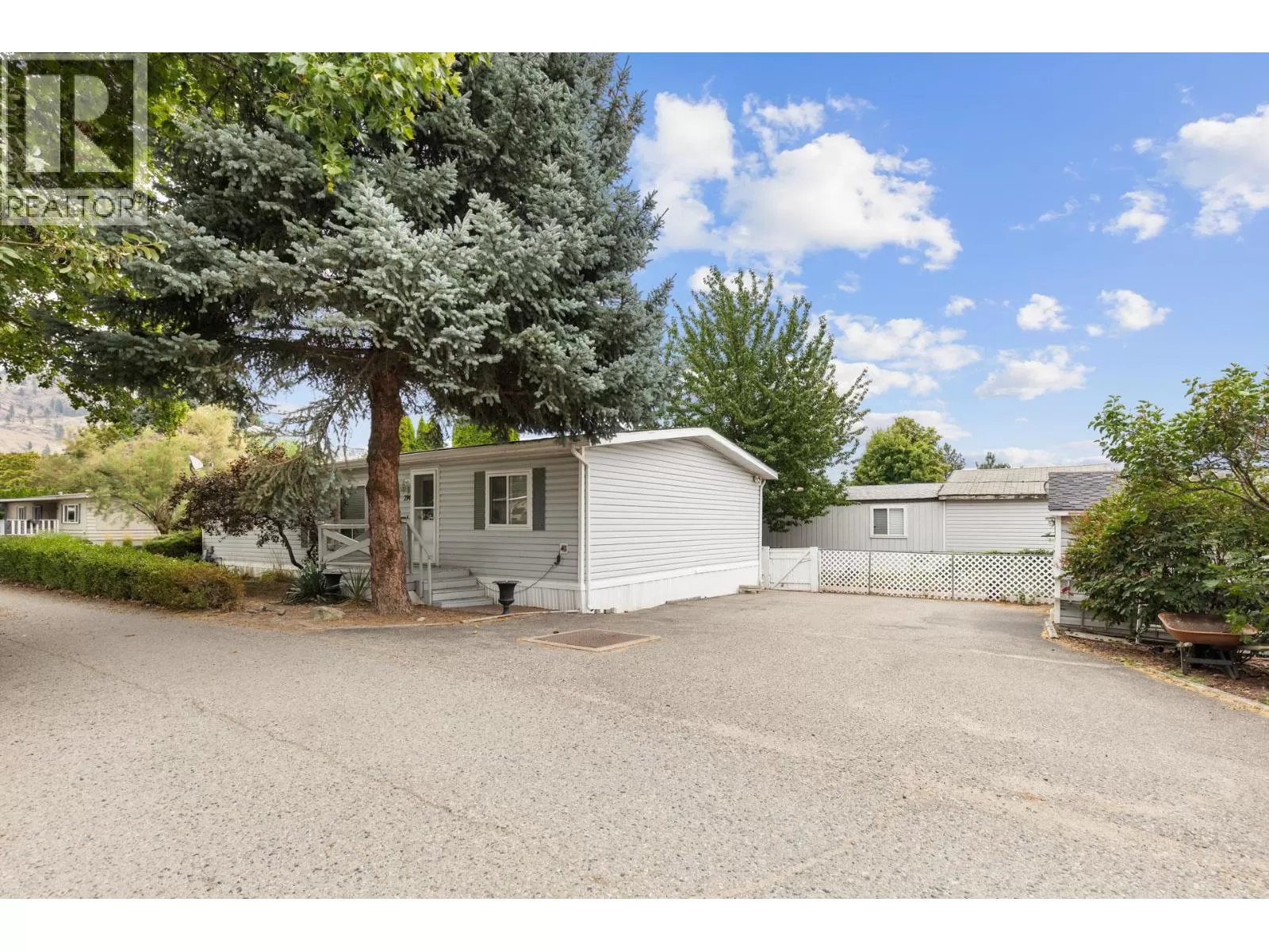 Manufactured Home for rent: 2001 Highway 97 S Unit# 214, West Kelowna, British Columbia V1Z 3M8