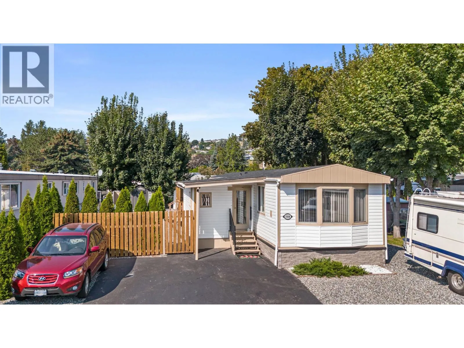 Manufactured Home for rent: 2001 Highway 97 South Highway Unit# 250, West Kelowna, British Columbia V1Z 3E3