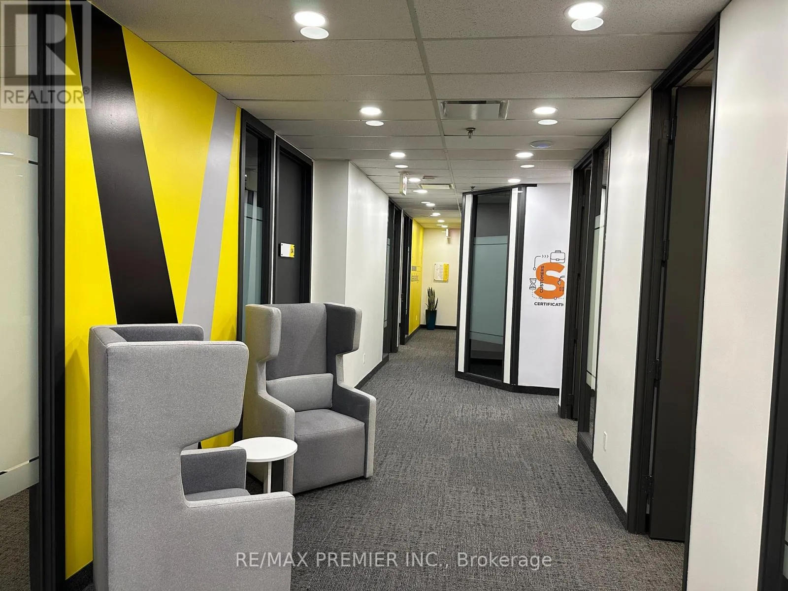 Offices for rent: 200-27 - 350 Burnhamthorpe Road W, Mississauga, Ontario L5B 3J1