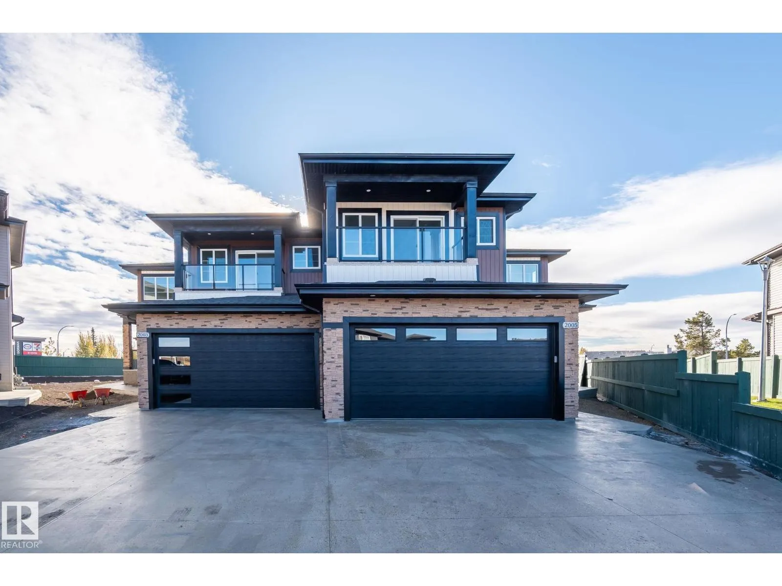 Duplex for rent: 2005 154 Av Nw, Edmonton, Alberta T5Y 4H7