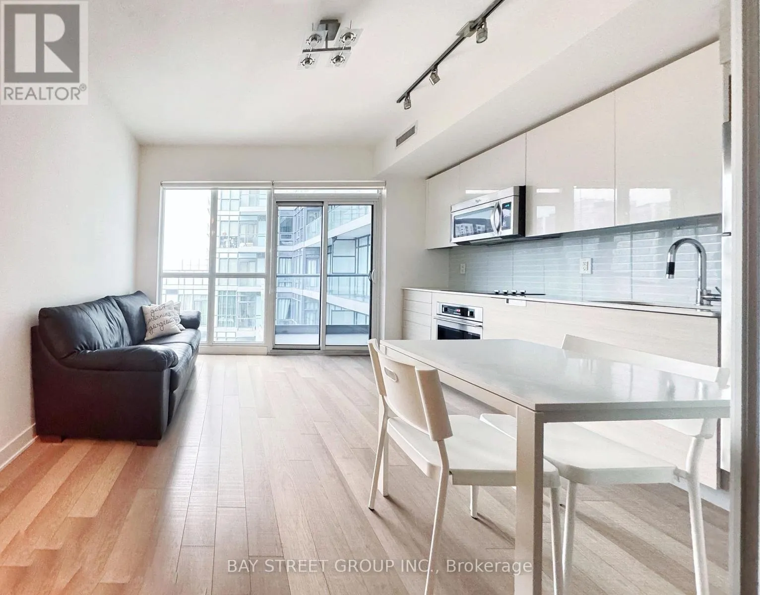 Apartment for rent: 2008 - 210 Simcoe Street, Toronto, Ontario M5T 0A9