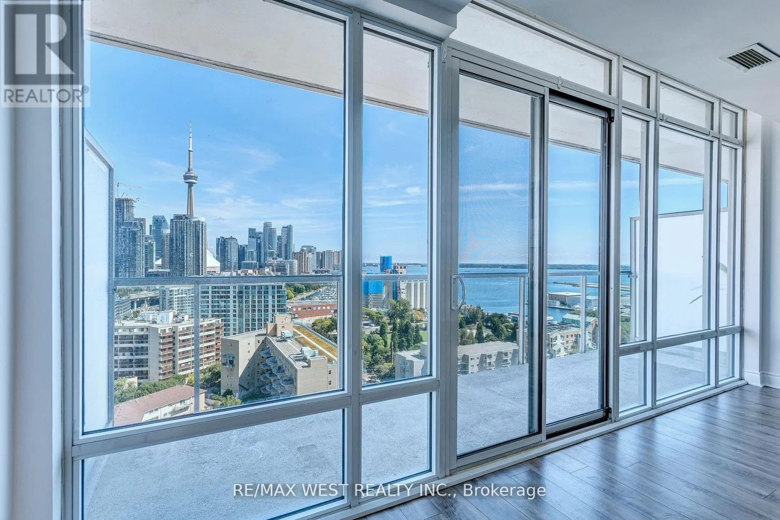 Apartment for rent: 2008 - 90 Stadium Road, Toronto, Ontario M5V 3W5