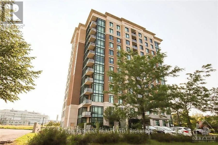 Apartment for rent: 201 - 100 Roger Guindon Avenue, Ottawa, Ontario K1G 3Z7