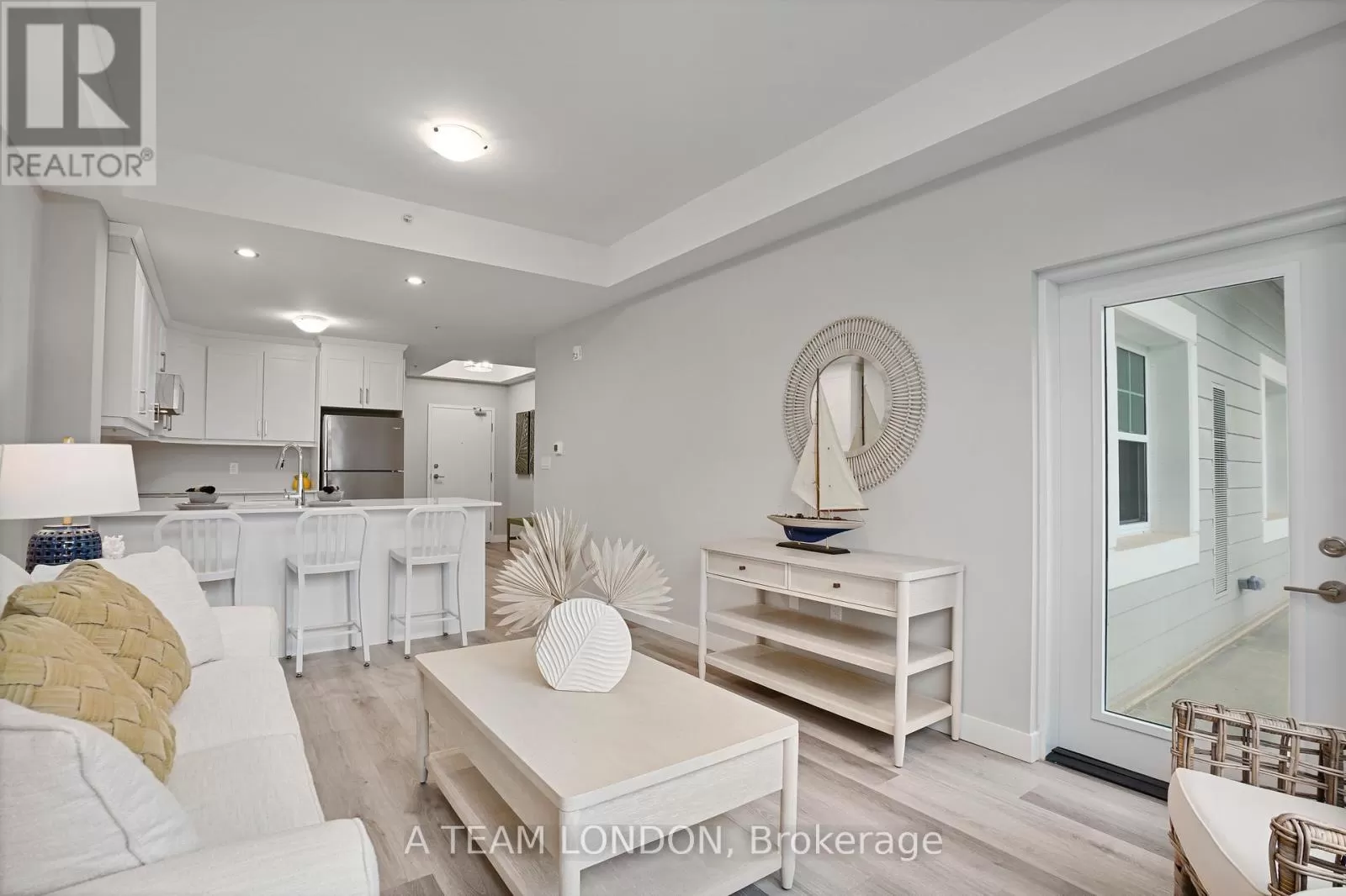 Apartment for rent: 201 - 100 The Promenade, Central Elgin, Ontario N5L 1C5