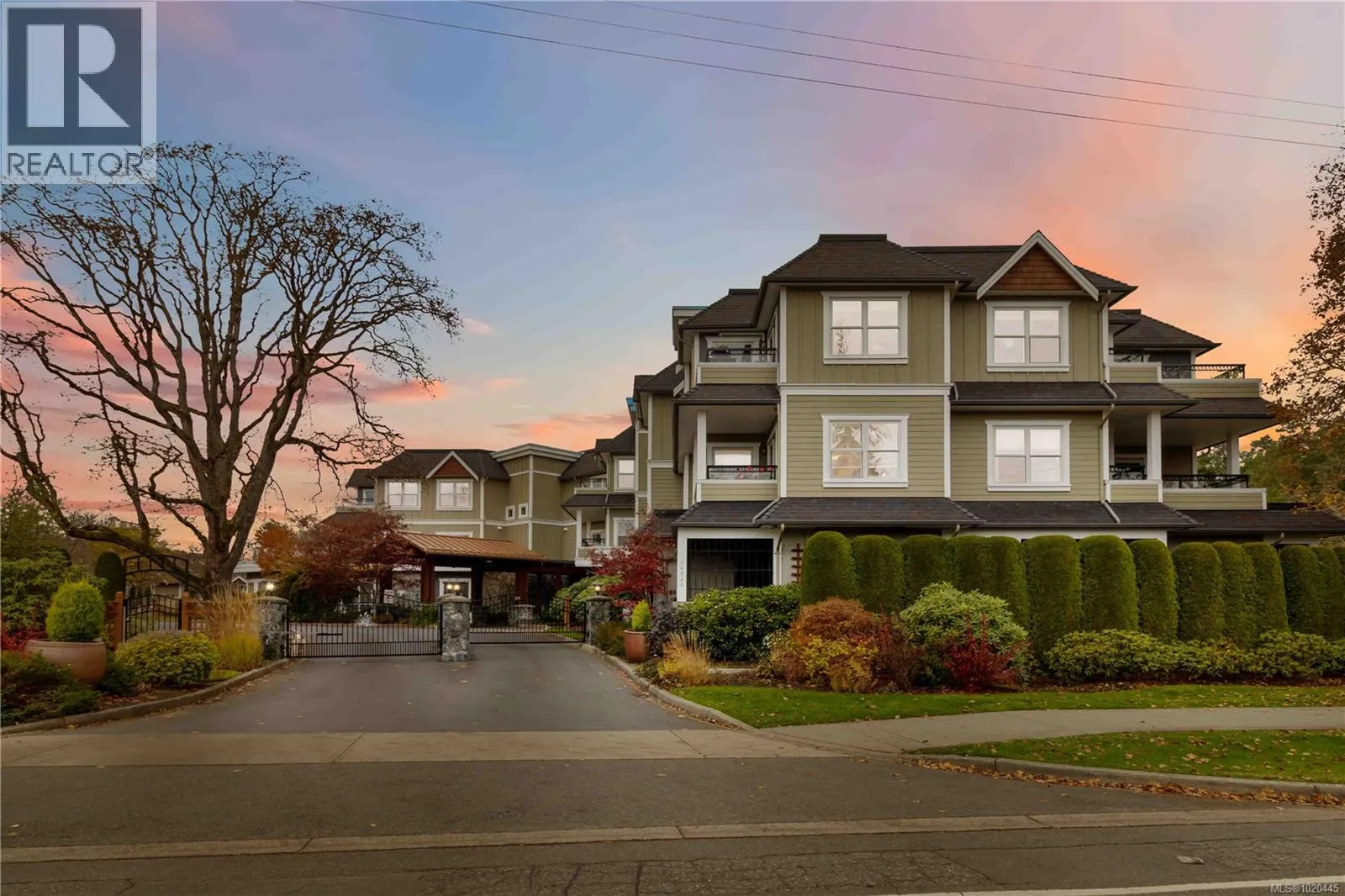 Apartment for rent: 201 10520 Mcdonald Park Rd, North Saanich, British Columbia V8L 0A3