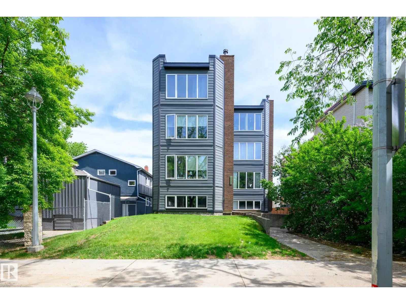 Apartment for rent: #201 10743 107 St Nw, Edmonton, Alberta T5H 2Y9