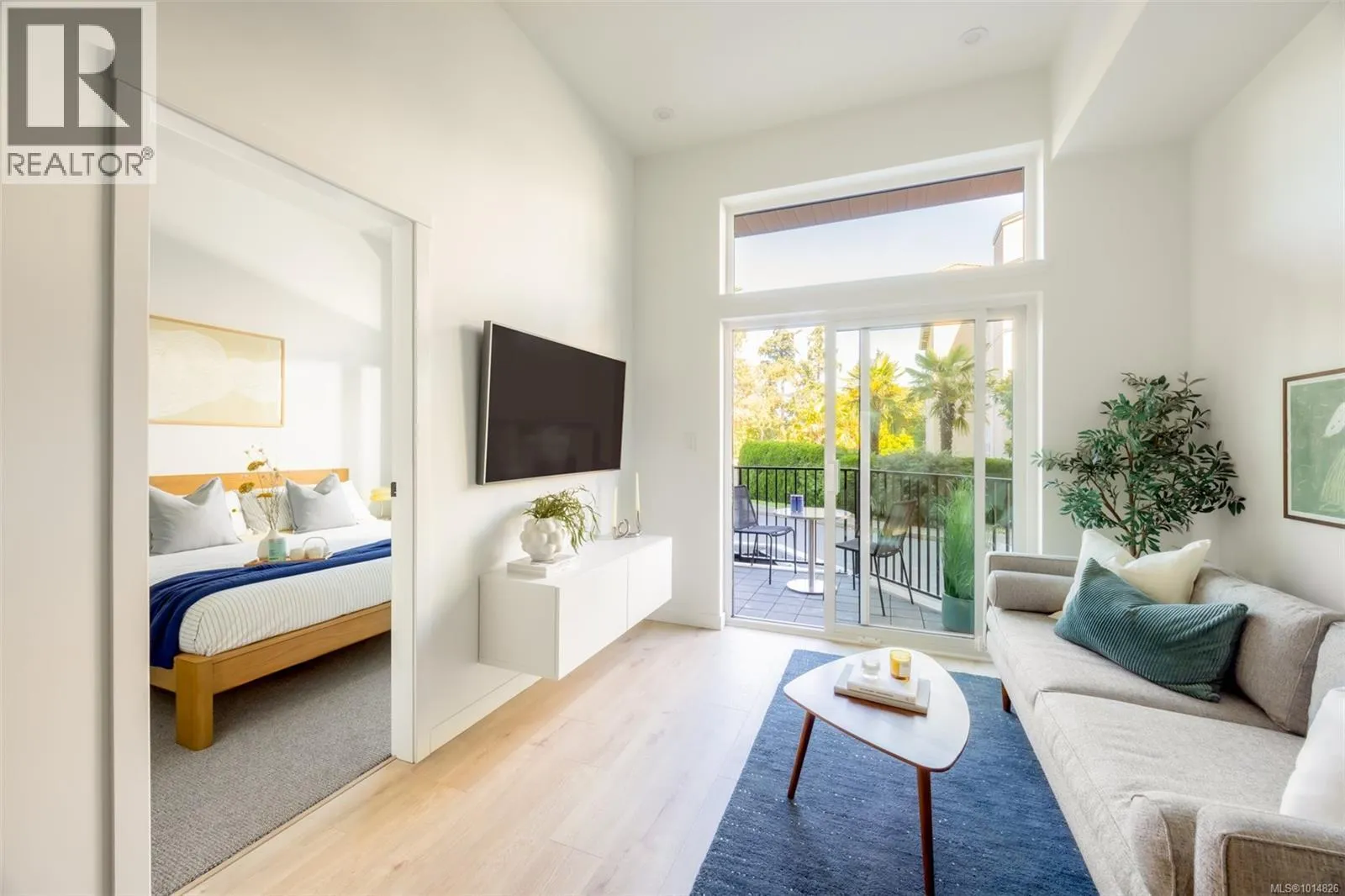 Apartment for rent: 201 1075 Tillicum Rd, Esquimalt, British Columbia V9A 2A4