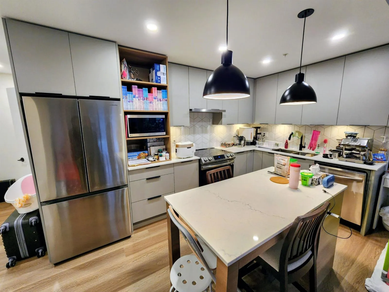 Apartment for rent: 201 10778 138 Street, Surrey, British Columbia V3T 0S5