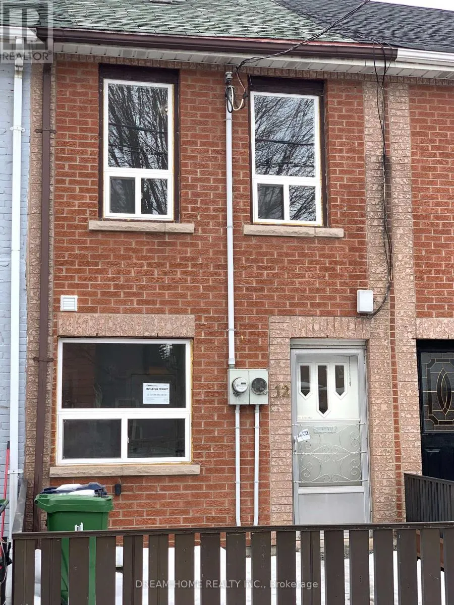 Other for rent: 201 - 12 Mansfield Avenue, Toronto, Ontario M6J 2B1