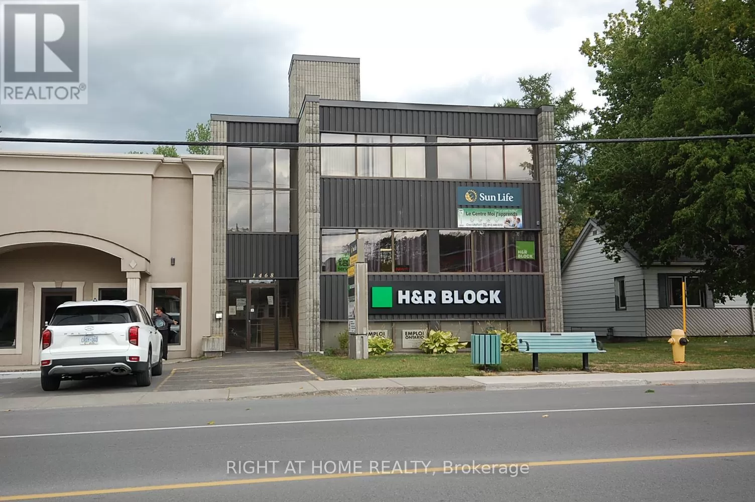Offices for rent: 201 - 1468 Laurier Street, Clarence-Rockland, Ontario K4K 1C7