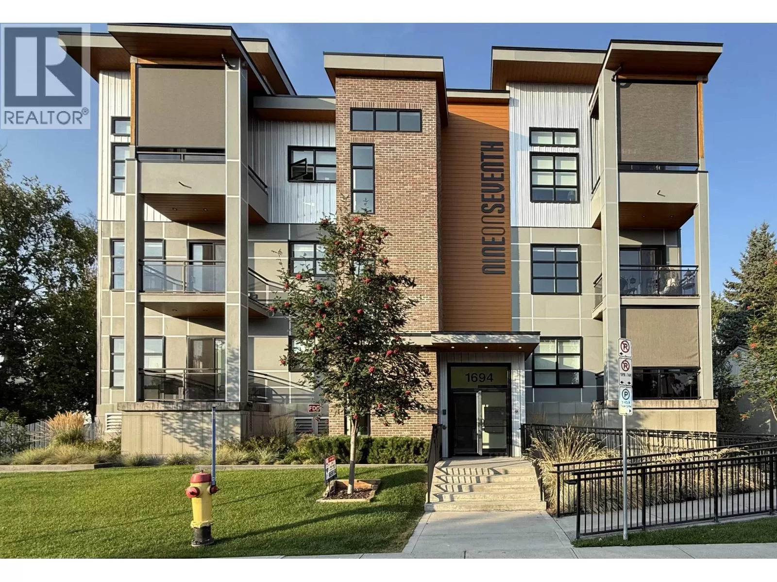 Apartment for rent: 201 1694 7th Avenue, Prince George, British Columbia V2L 3P6