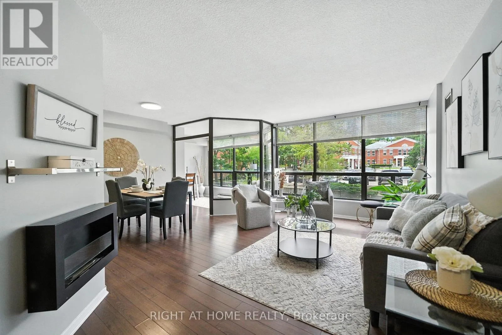 Apartment for rent: 201 - 200 Robert Speck Parkway, Mississauga, Ontario L4Z 1S3