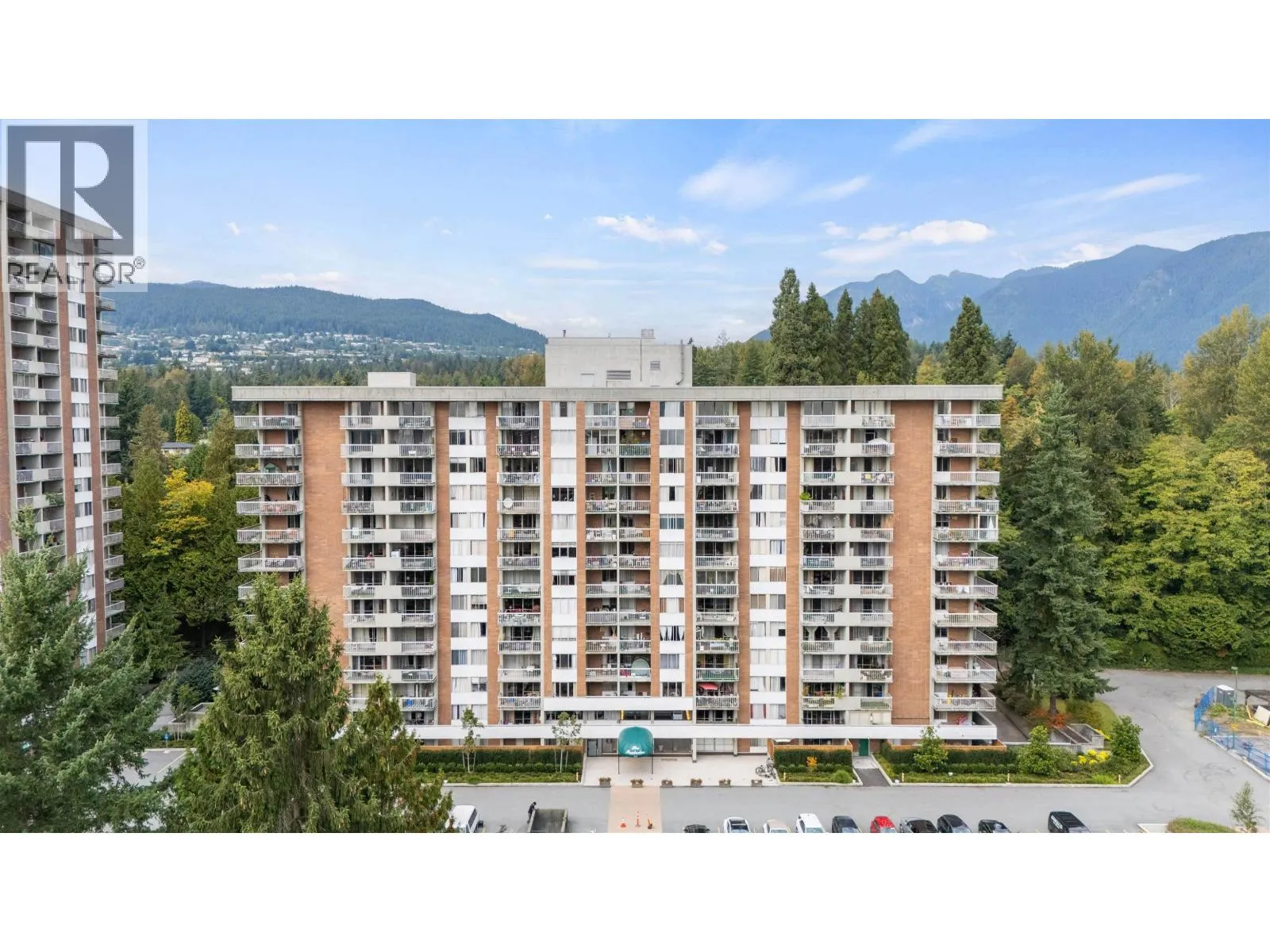 Apartment for rent: 201 2012 Fullerton Avenue, North Vancouver, British Columbia V7P 3E3