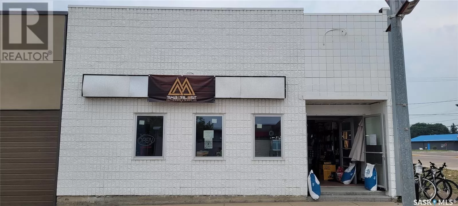 Retail for rent: 201 - 203 Centre Street, Meadow Lake, Saskatchewan S9X 1L5