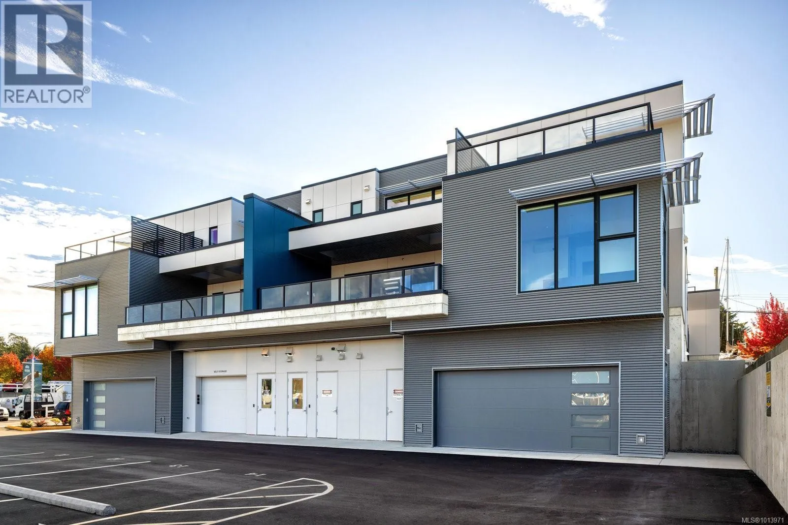 Apartment for rent: 201 2270 Harbour Rd, Sidney, British Columbia V8L 2P6