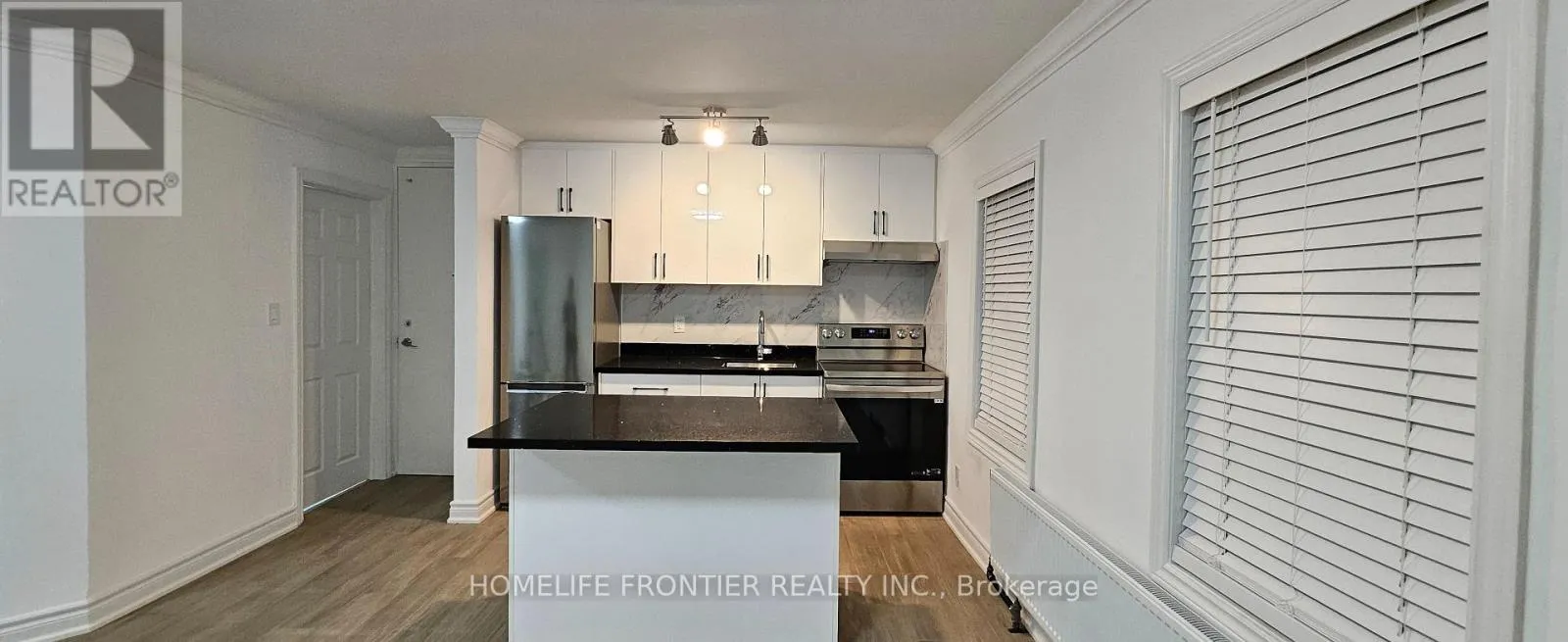 Other for rent: 201 - 2685 Eglinton Avenue W, Toronto, Ontario M6M 1T8