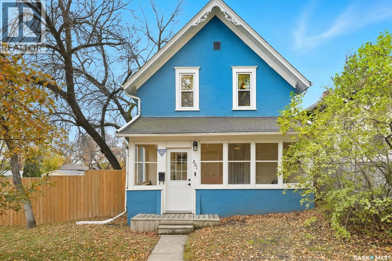 House for rent: 201 28th Street W, Saskatoon, Saskatchewan S7L 0K4