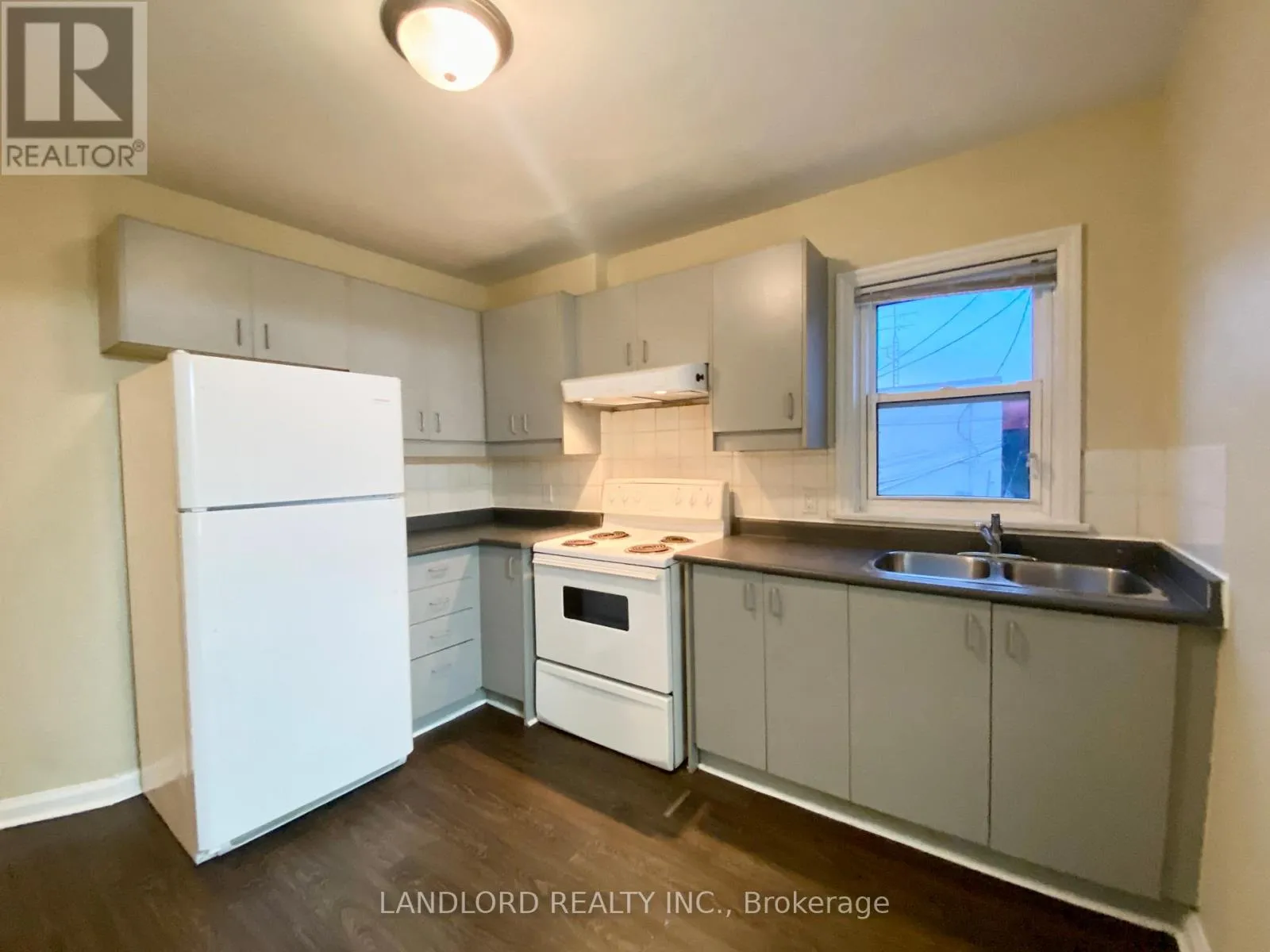 Other for rent: 201 - 2a Thyra Avenue, Toronto, Ontario M4C 5G5