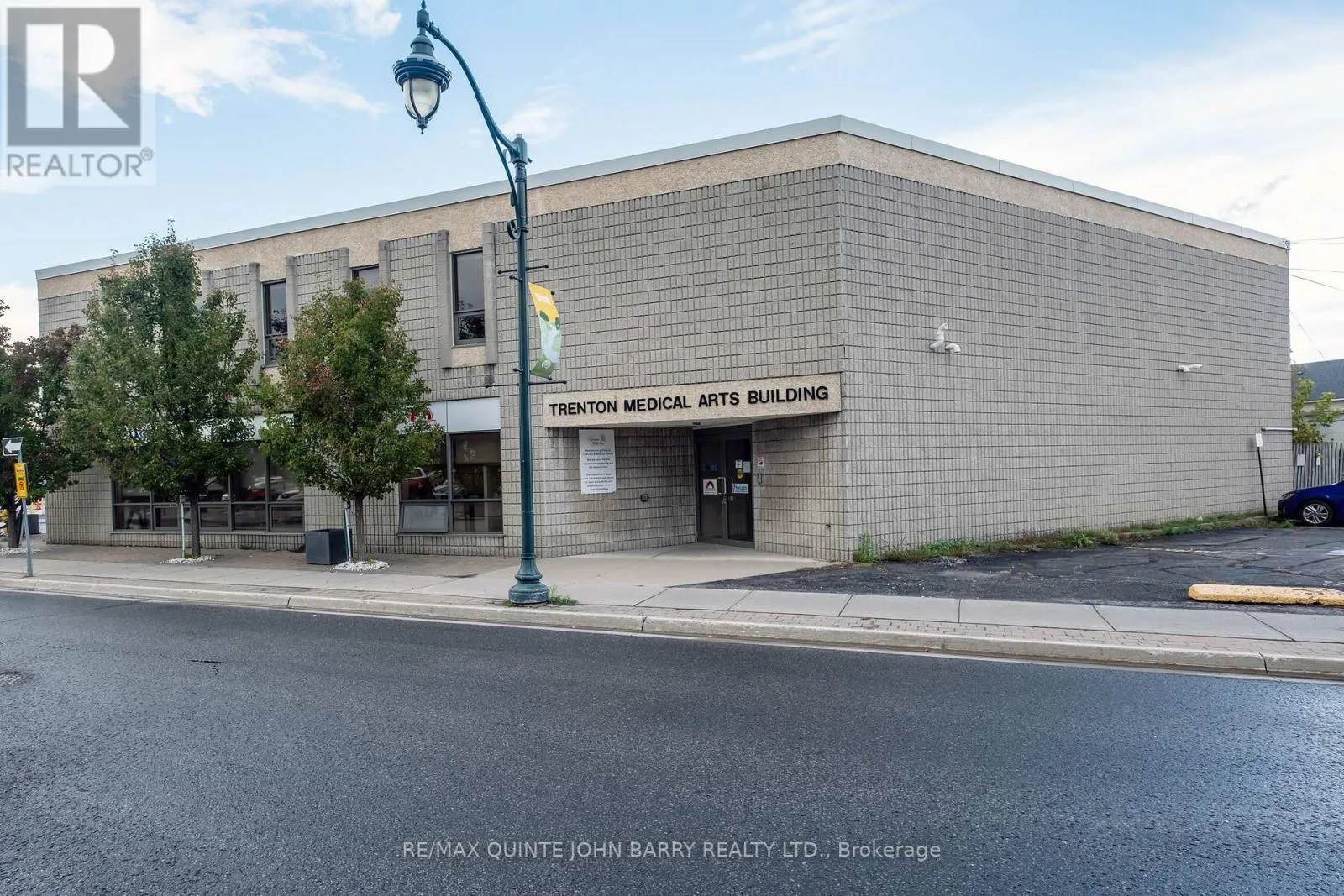 Offices for rent: 201 - 30 King Street, Quinte West, Ontario K8V 6B1