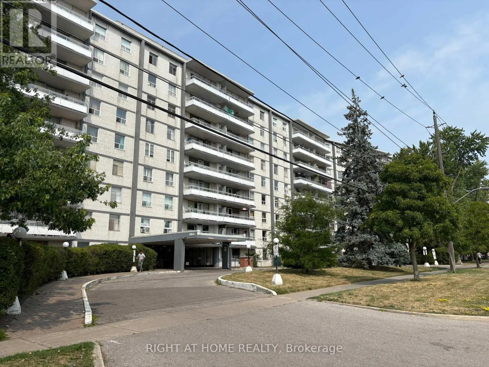 Apartment for rent: 201 - 3460 Keele Street, Toronto, Ontario M3J 1L9