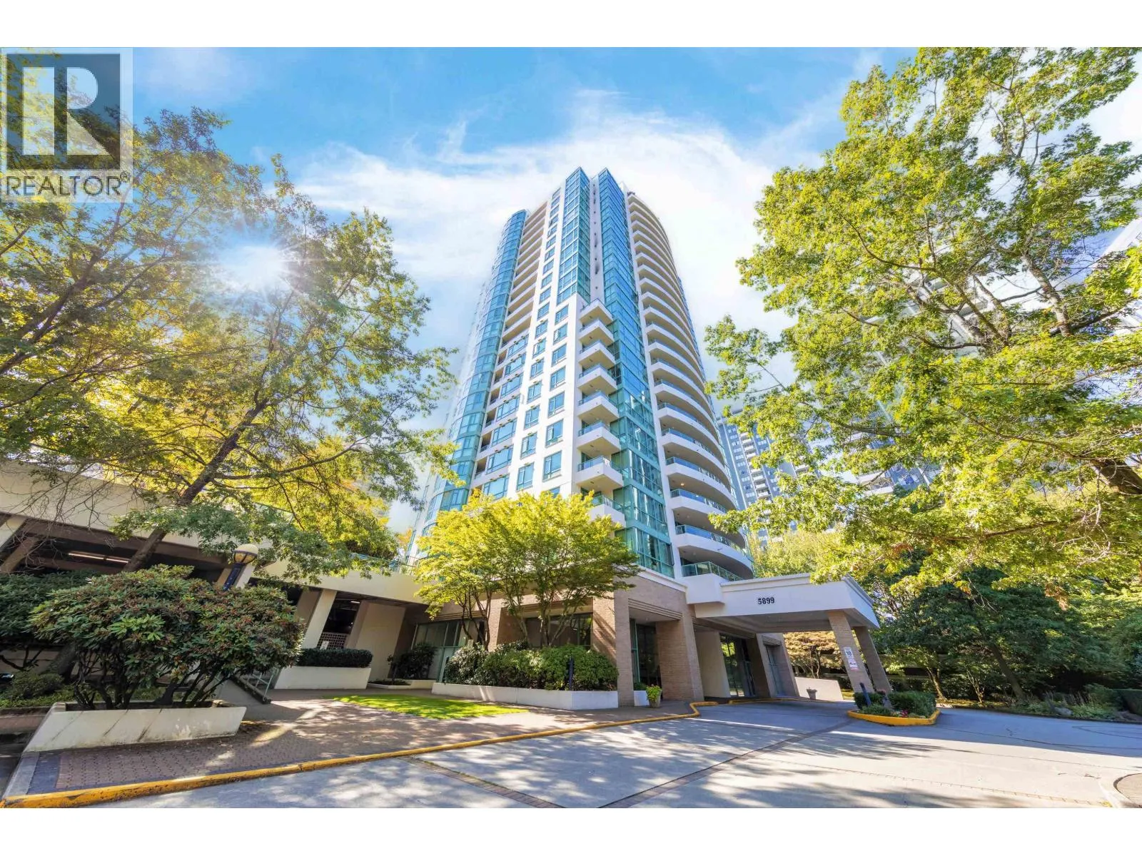 Apartment for rent: 201 5899 Wilson Avenue, Burnaby, British Columbia V5H 4R9