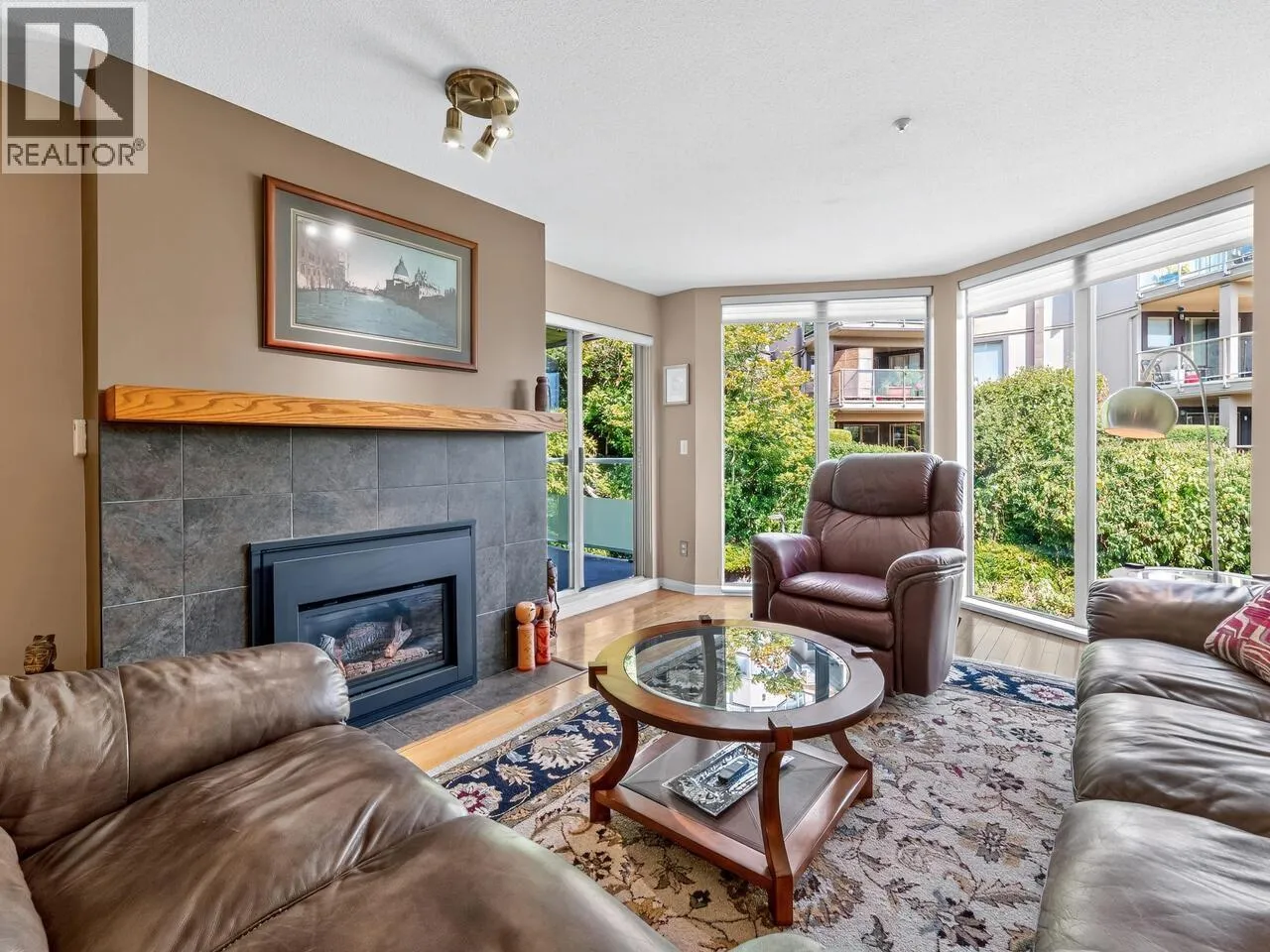 Apartment for rent: 201 68 Richmond Street, New Westminster, British Columbia V3L 5S2