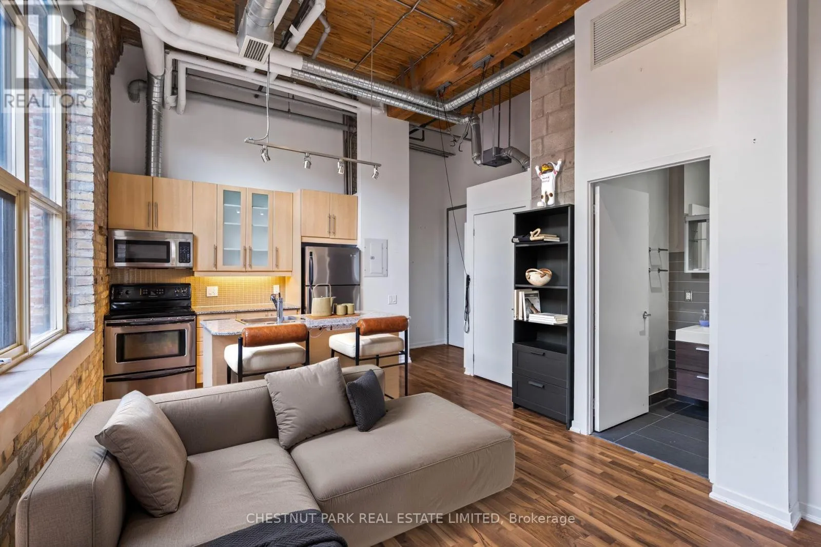 Apartment for rent: 201 - 736 Dundas Street E, Toronto, Ontario M5A 2C5