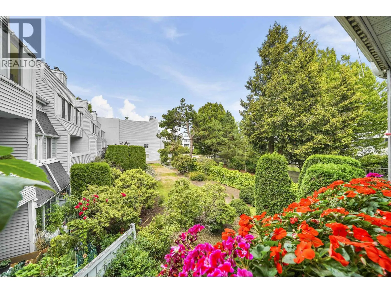 Apartment for rent: 201 7431 Blundell Road, Richmond, British Columbia V6Y 3G8