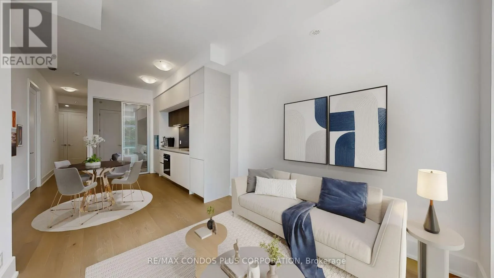 Apartment for rent: 201 - 800 Broadview Avenue, Toronto, Ontario M4K 2P7