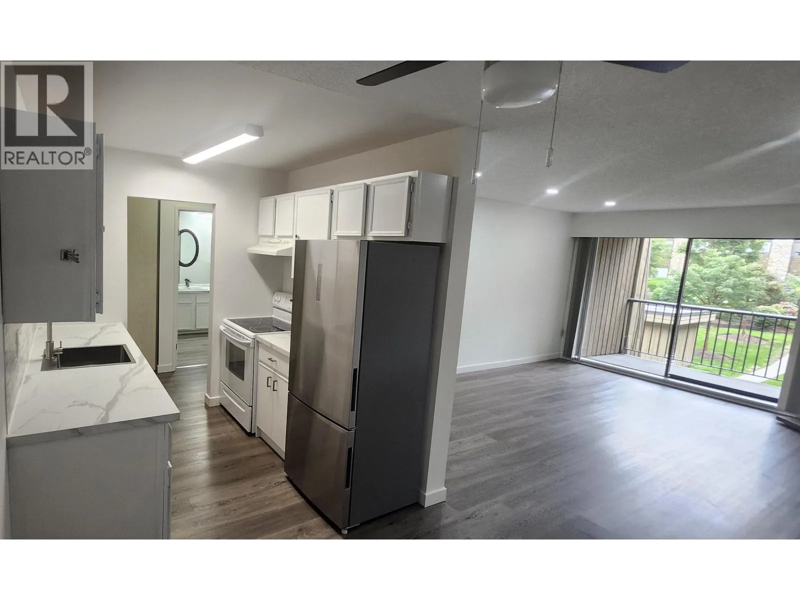 Apartment for rent: 201 9101 Horne Street, Burnaby, British Columbia V3N 4M3