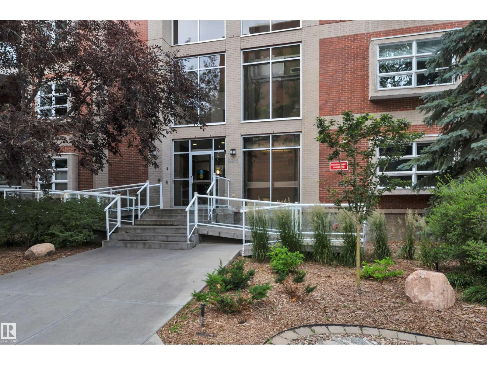 Apartment for rent: #201 9910 111 St Nw, Edmonton, Alberta T5K 1K2