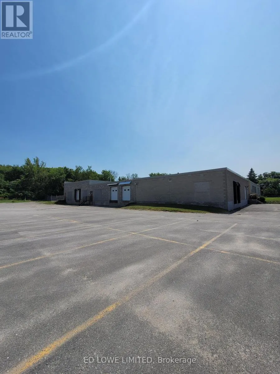 Warehouse for rent: 201 Bay Street, Midland, Ontario L4R 1M9