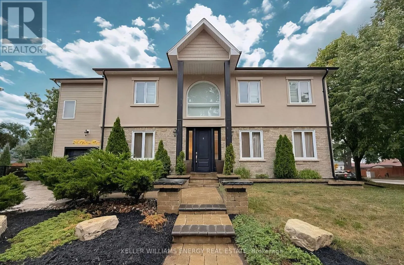 House for rent: 201 Centre Street N, Whitby, Ontario L1N 4S9