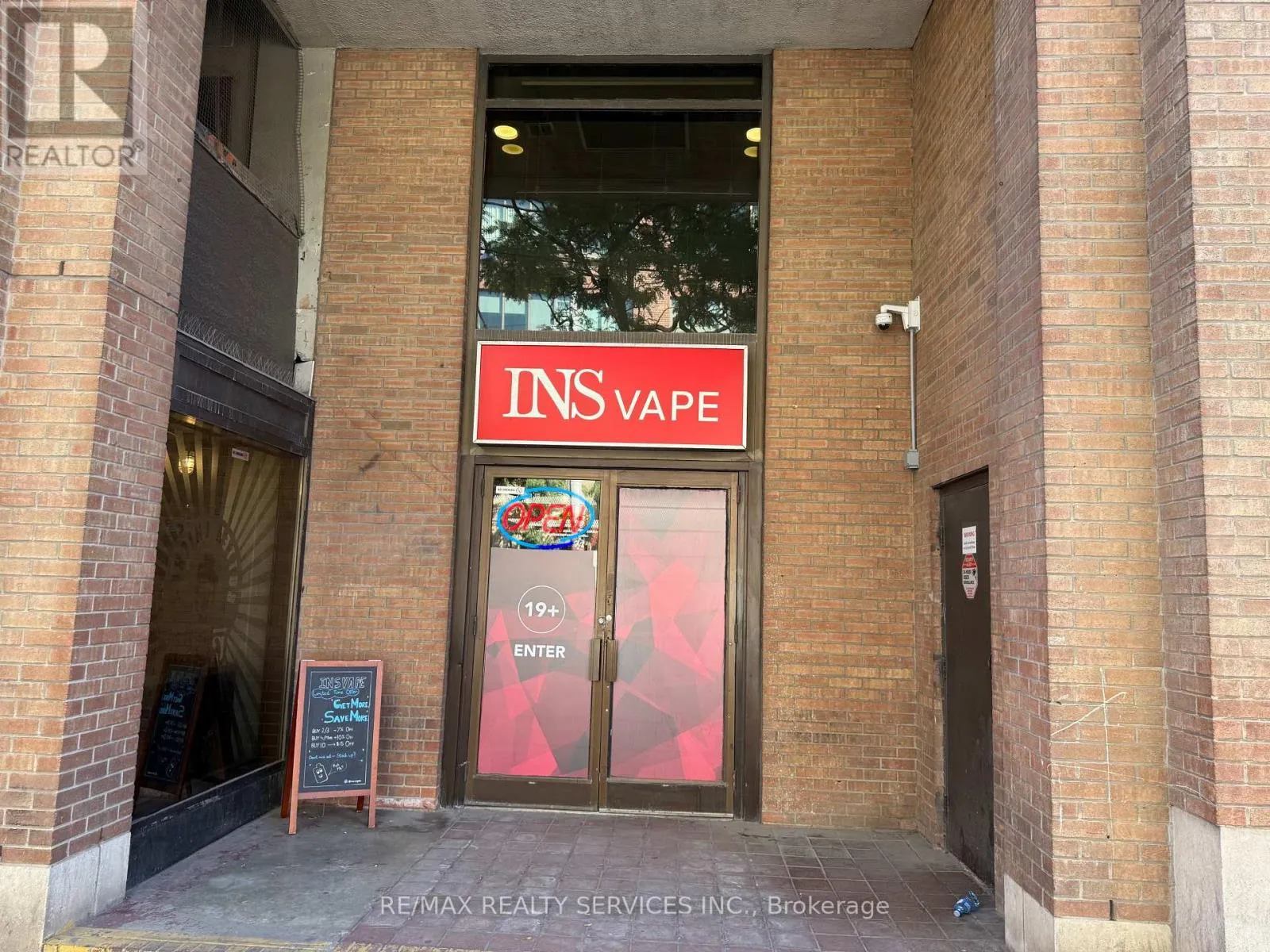 201 King St Street E, Toronto, Ontario M5A 1J5