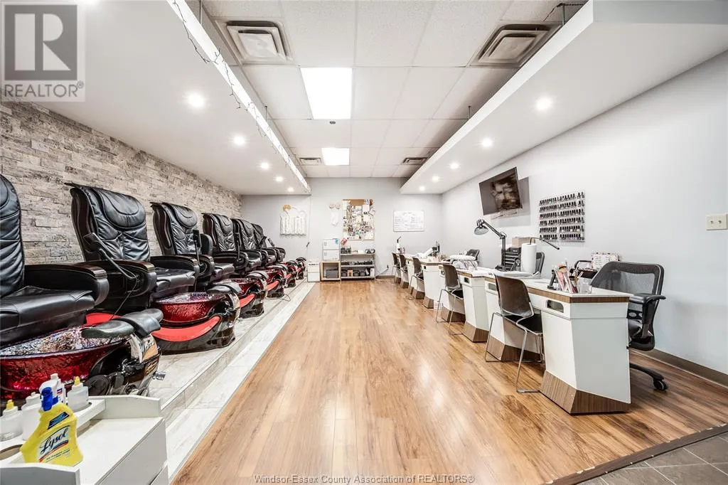 201 West Grand Boulevard, Windsor, Ontario N9E 3W7