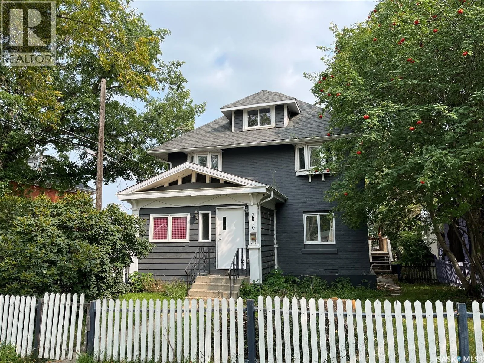 House for rent: 2010 1st Avenue E, Prince Albert, Saskatchewan S6V 2B7