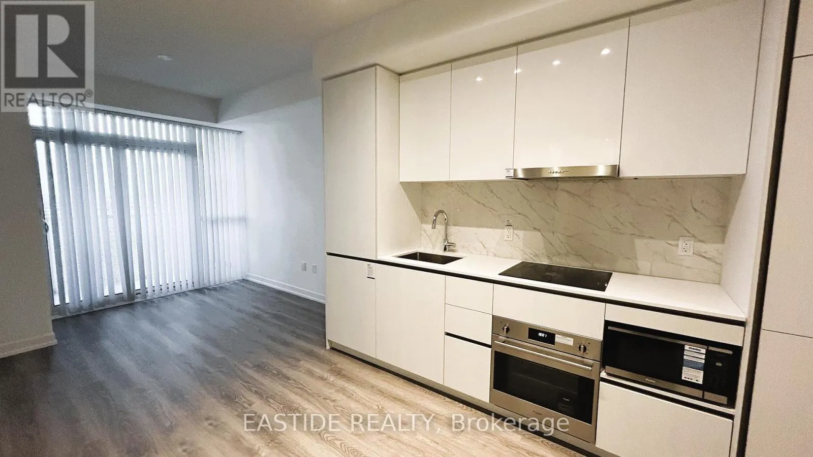 Apartment for rent: 2010 - 8 Interchange Way, Vaughan, Ontario L4K 0P9