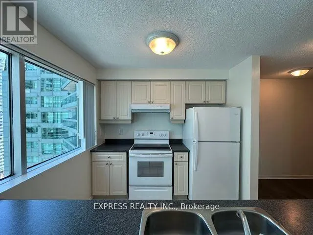 Apartment for rent: 2011 - 10 Queens Quay W, Toronto, Ontario M5J 2H1