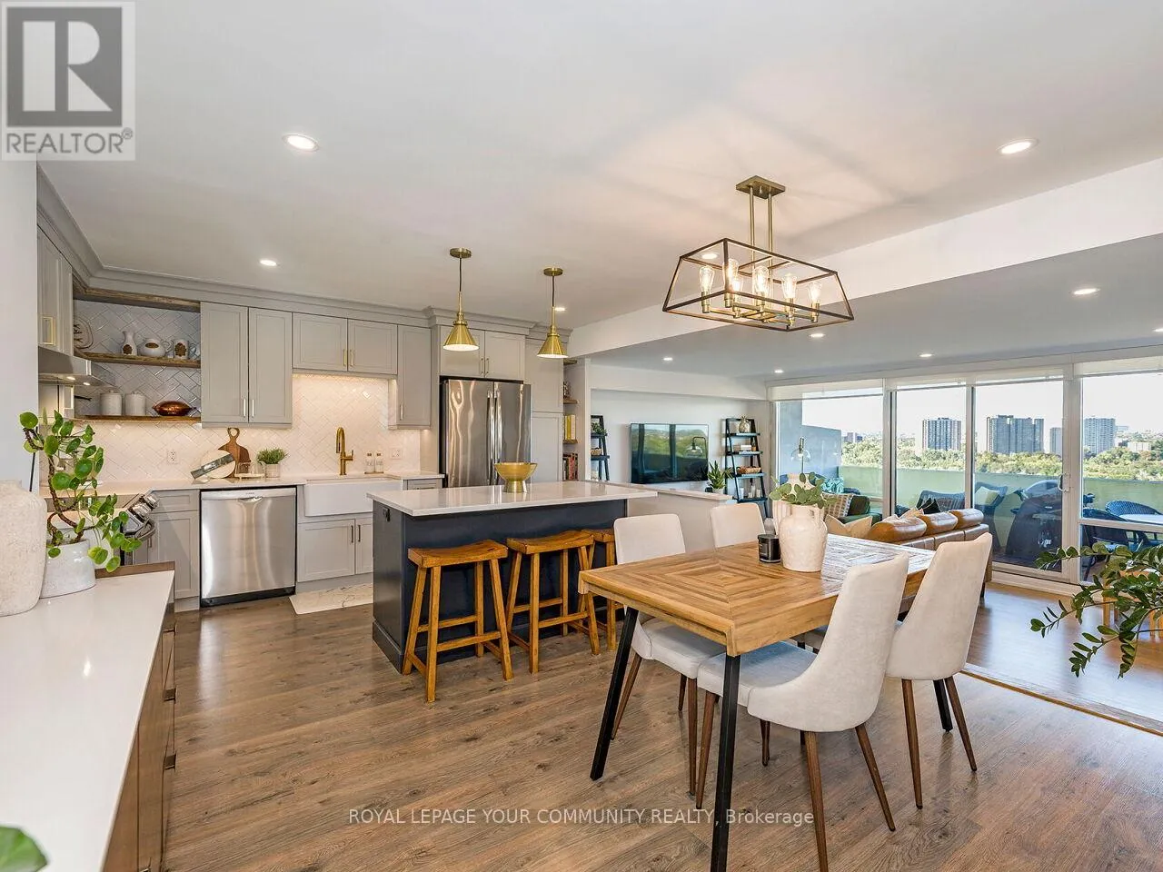 Apartment for rent: 2012 - 270 Scarlett Road, Toronto, Ontario M6N 4X7